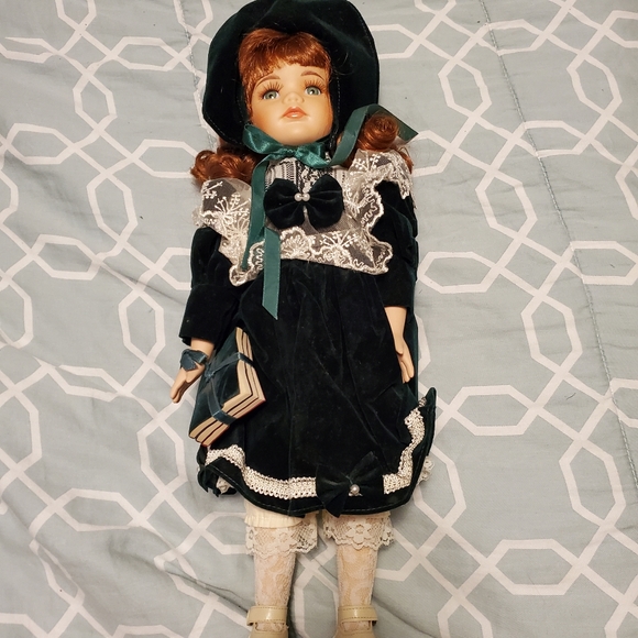 Wimbledon collection porcelain doll - Picture 3 of 5